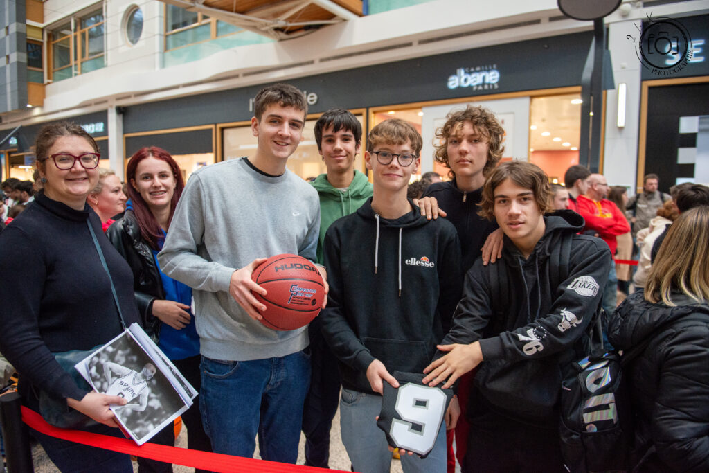 AUCHAN KIRCHBERG > SEANCE DEDICACES > TONY PARKER