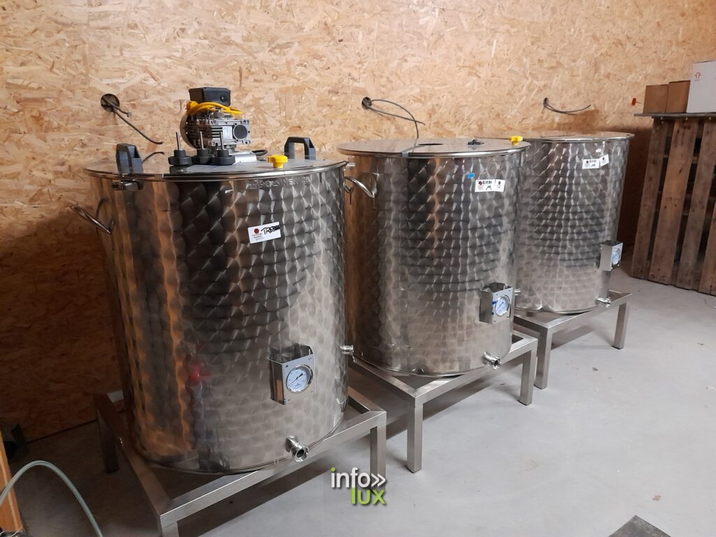 a brasserie du Rideux, emmenée par un brasseur passionné, incarne l'essence même du brassage artisanal. Installée à proximité de Wéris,