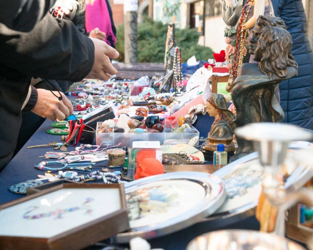 Braine-l'Alleud : les trésors cachés et les bonnes affaires des brocantes vous attendent !