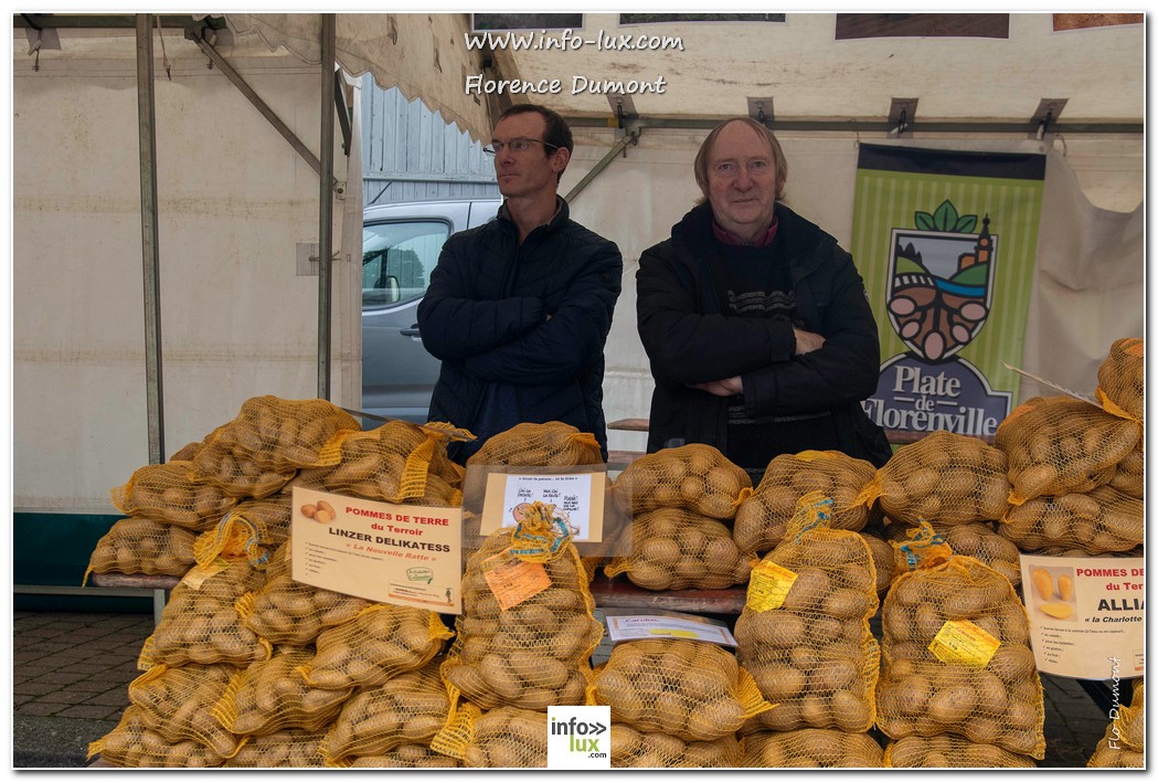 Pommes de terre en vrac sur l’étal d’un producteur à la Fête de la pomme de terre 2024