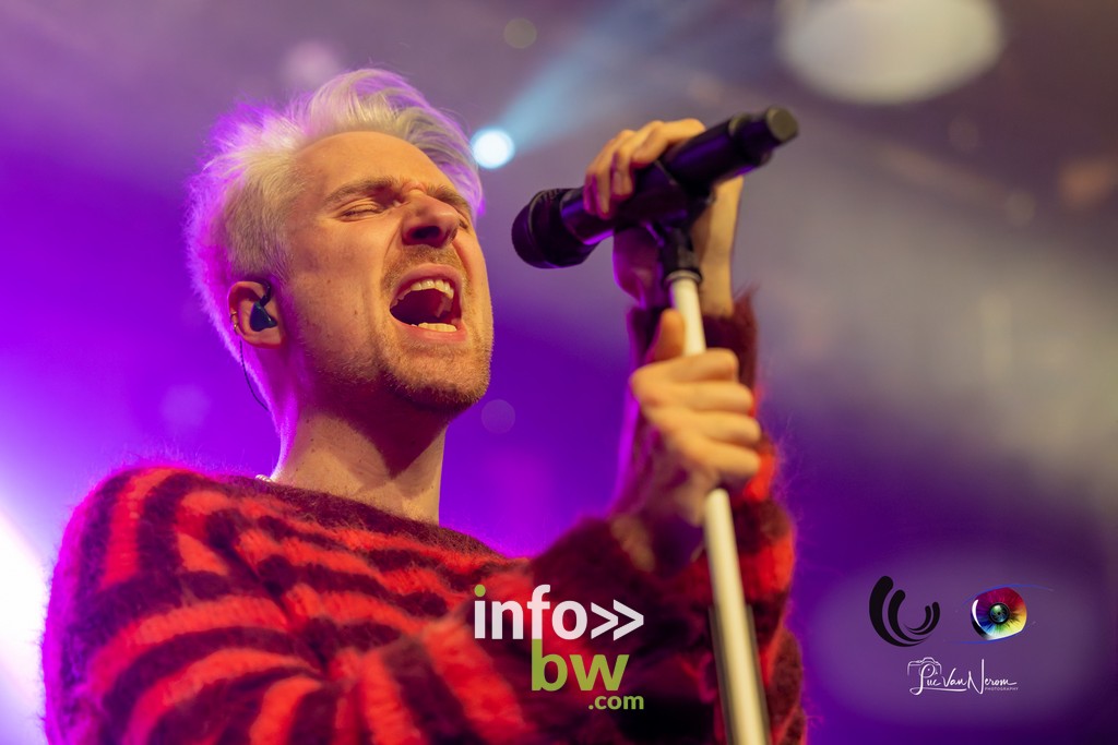 Doowy envoûte Les Nuits Mobiles au Centre Culturel de Braine-l'Alleud: un concert électro-pop haut en couleur!