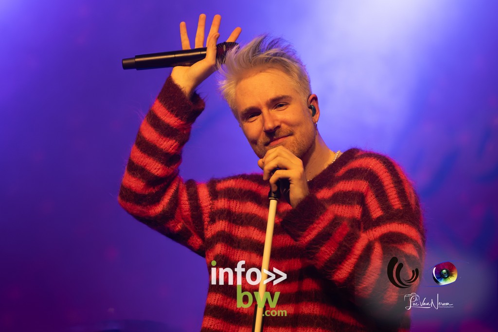 Doowy envoûte Les Nuits Mobiles au Centre Culturel de Braine-l'Alleud: un concert électro-pop haut en couleur!