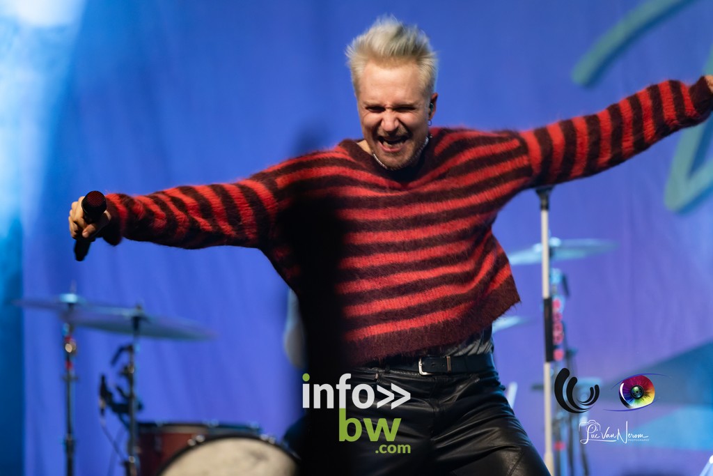 Doowy envoûte Les Nuits Mobiles au Centre Culturel de Braine-l'Alleud: un concert électro-pop haut en couleur!