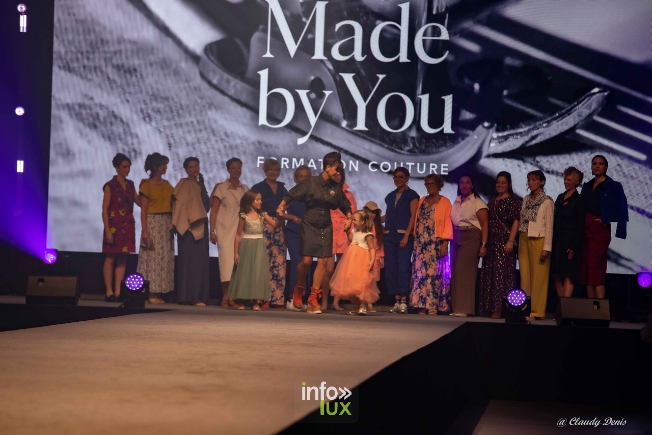 Final du défilé Made by You avec l'ensemble des mannequins sur le podium, Lux Fashion Week Arlon 2025
