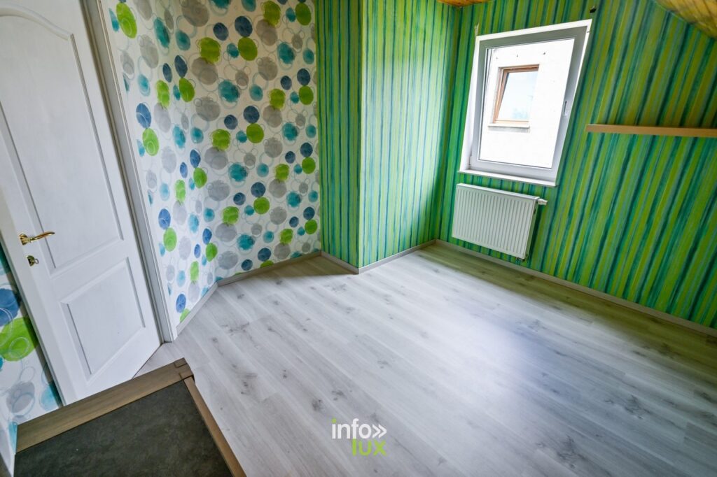 Chambre 2 maison 4 façades à vendre Marbehan Habay — calme et bien orientée