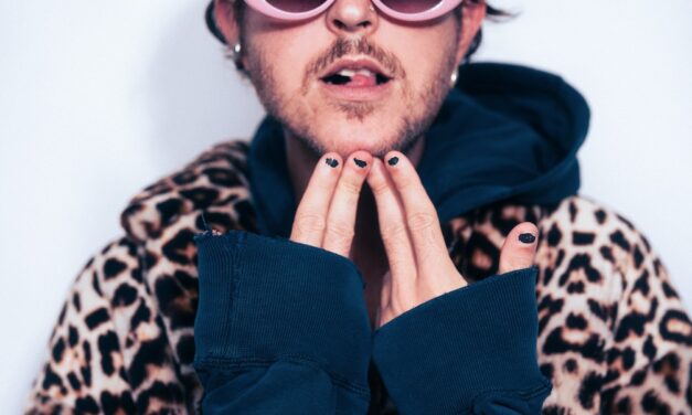 Oscar and the Wolf > Reprise de Losing  my Religion