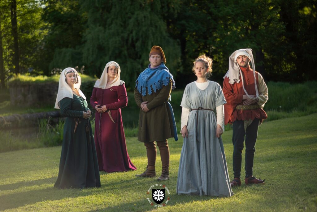 À Yvoir, les Médiévales de Spontin 2026 plongent le public dans une immersion vivante au cœur d’un patrimoine exceptionnel et d’un Moyen Âge fascinant.