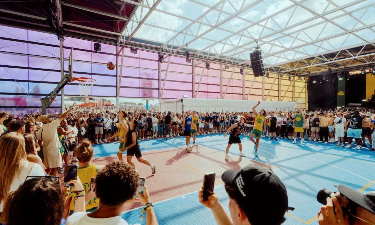 Public Festival Les Ardentes 2024 ambiance fin de journee scene principale Rocourt