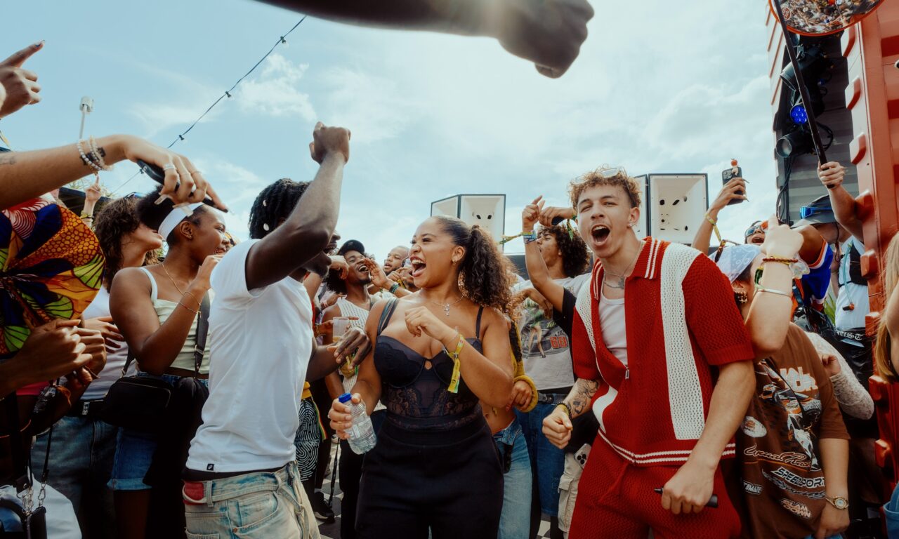 Public Festival Les Ardentes 2024 a Rocourt - ambiance concert Main Stage en debut de soiree