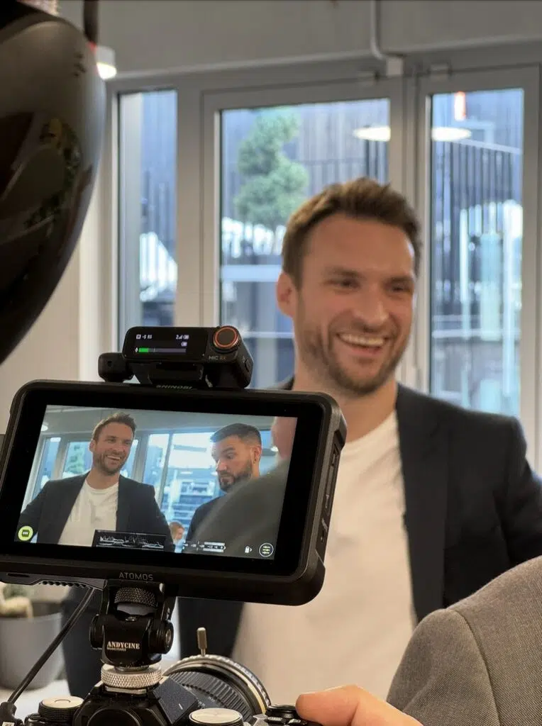 Interview exclusive > L’homme qui valait…un milliard de vues !