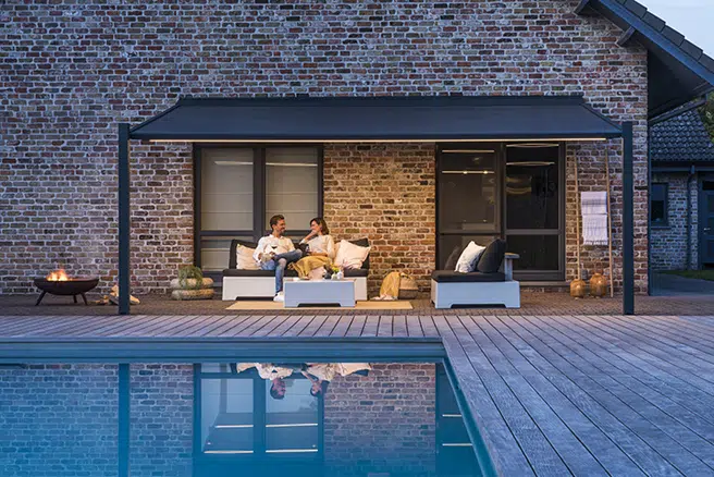 Pergola Lapure Renson au Luxembourg : la pergola minimaliste a toile retractable (100 km/h, 56 L/m2/h), par WB Outdoor Concept