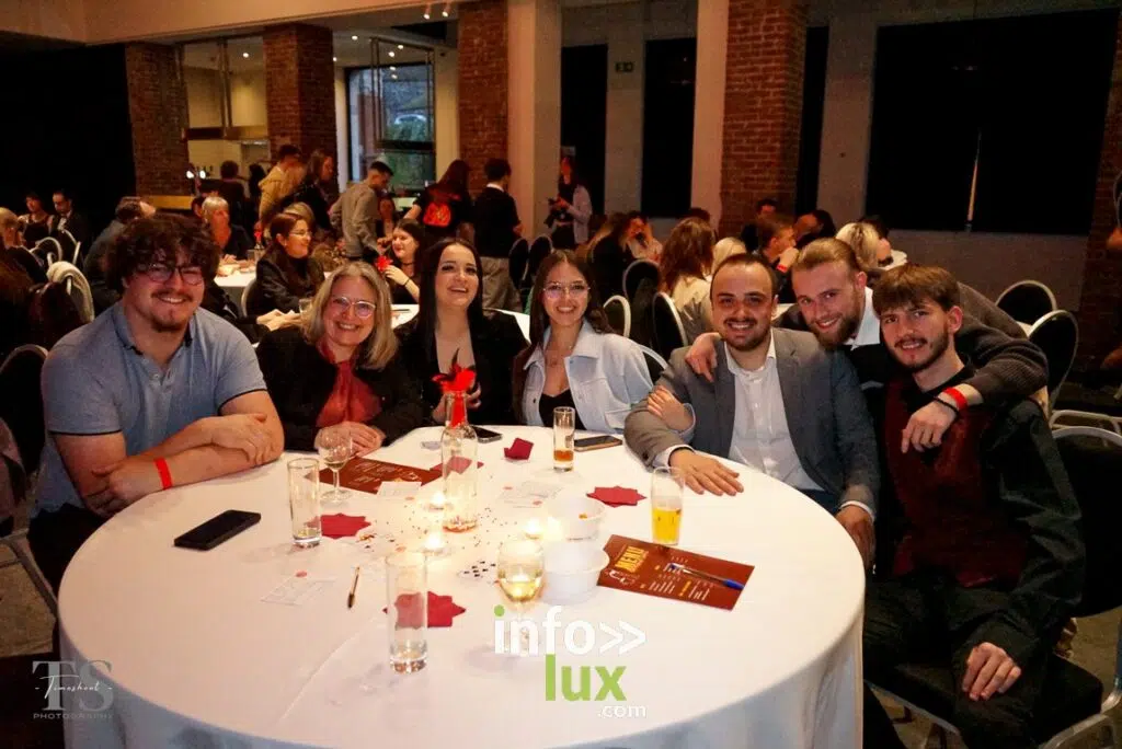 Namur > Cabaret > Red Velvet > Photos