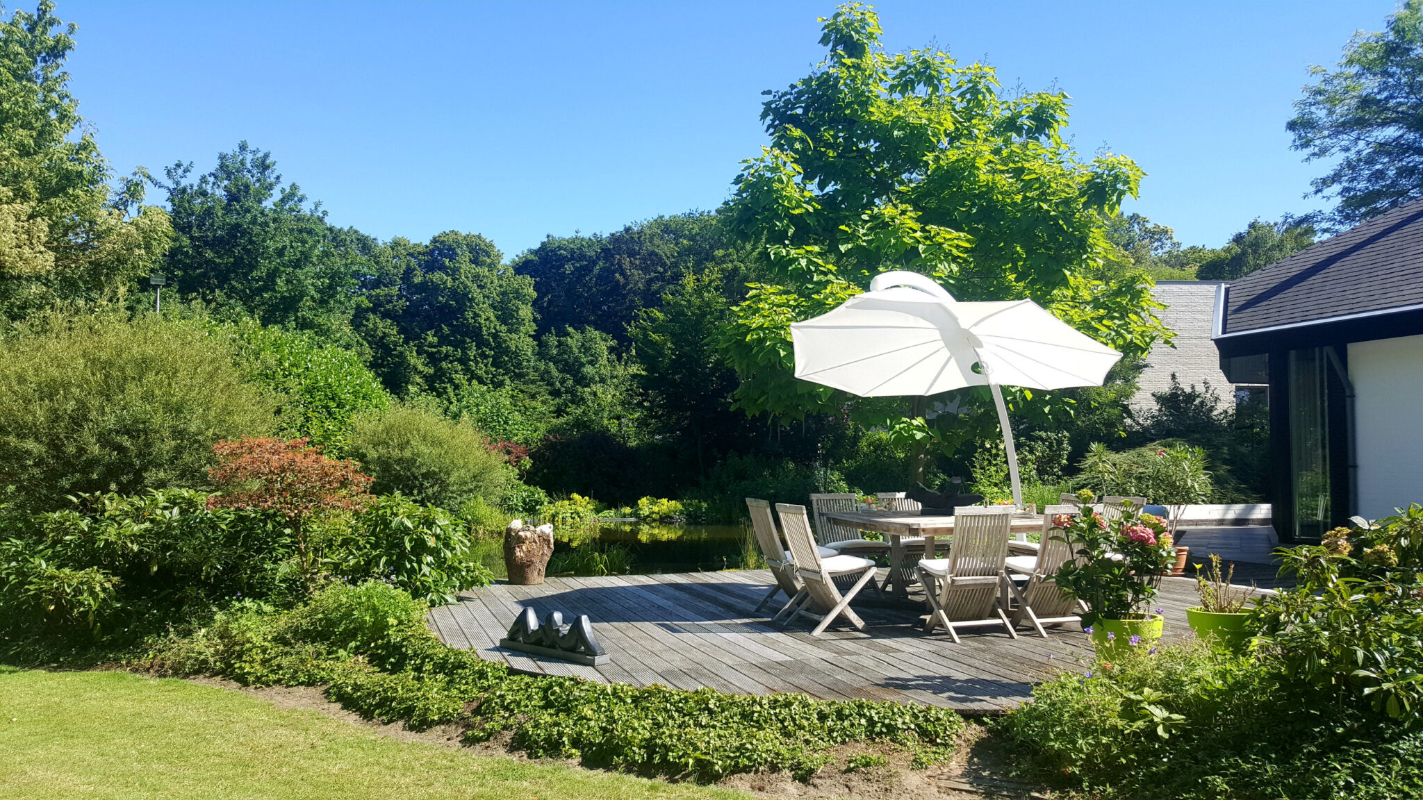 Parasol design Icarus Umbrosa residence haut de gamme - WB Outdoor Concept Province de Luxembourg