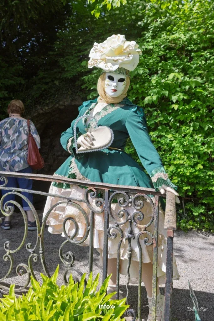 Annevoie > Les costumés de Venise en photos