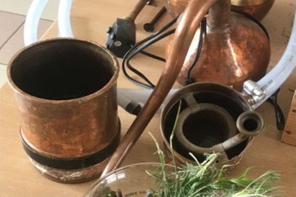 Anlier > Atelier > Distillation florale