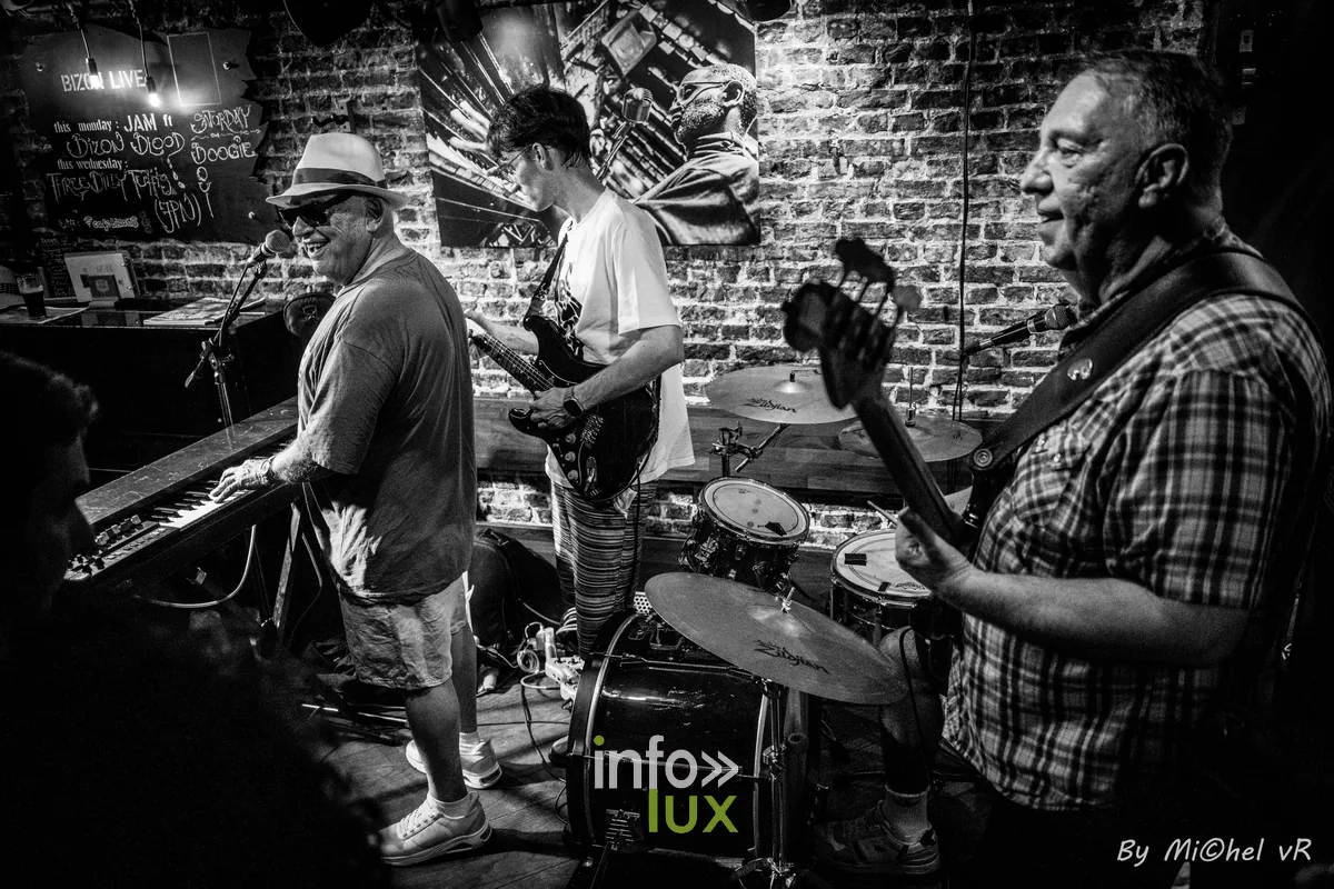 Boogie Boy en concert au Café Bizon — Brussels Jazz Weekend 2026 Day Two, photo 20 par Michel van Rhijn (noir et blanc)