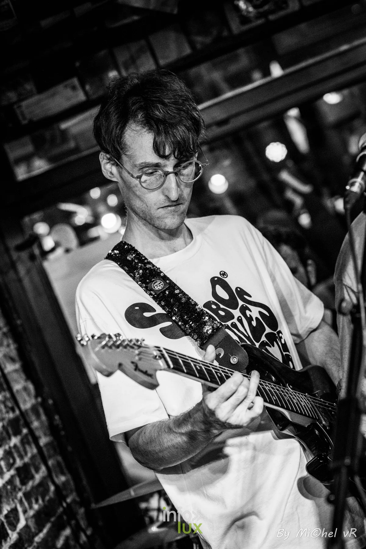 Boogie Boy en concert au Café Bizon — Brussels Jazz Weekend 2026 Day Two, photo 21 par Michel van Rhijn (noir et blanc)