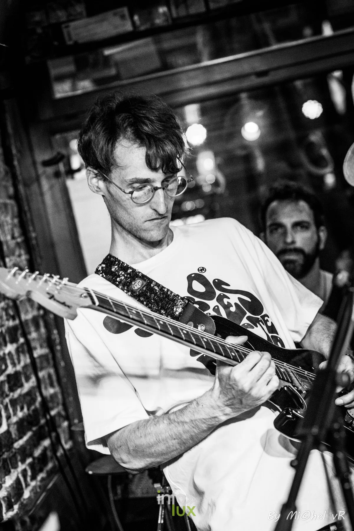 Boogie Boy en concert au Café Bizon — Brussels Jazz Weekend 2026 Day Two, photo 22 par Michel van Rhijn (noir et blanc)