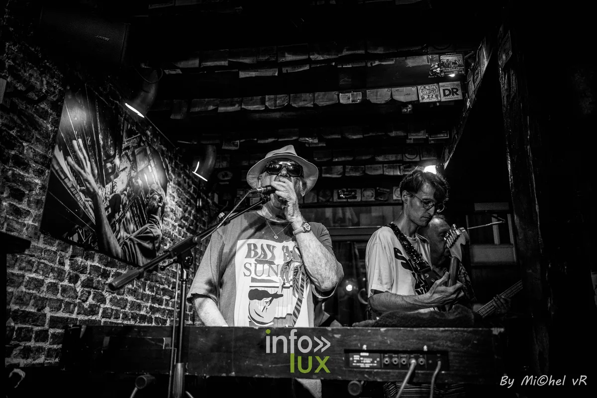 Boogie Boy en concert au Café Bizon — Brussels Jazz Weekend 2026 Day Two, photo 34 par Michel van Rhijn (noir et blanc)