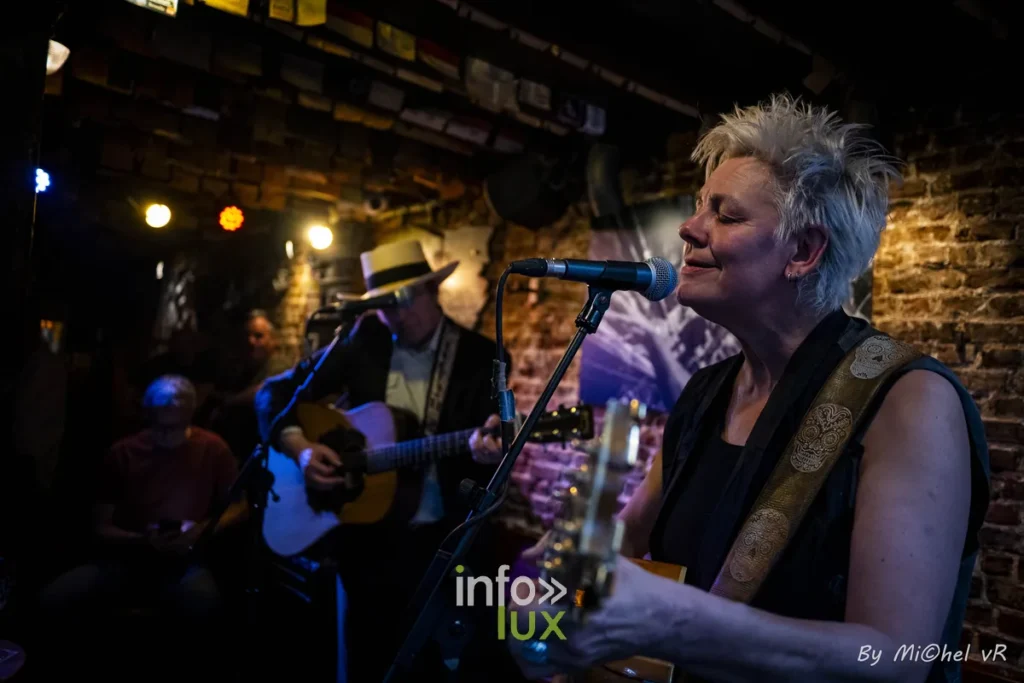 Bruno Deneckere et Kathleen Vandenhoudt en concert au Café Bizon — Brussels Jazz Weekend 2026 Day One, photo 1 par Michel van Rhijn