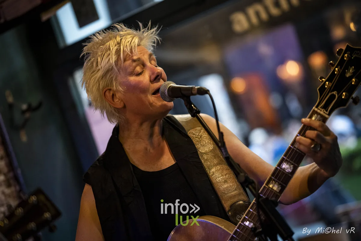 Bruno Deneckere et Kathleen Vandenhoudt en concert au Café Bizon — Brussels Jazz Weekend 2026 Day One, photo 7 par Michel van Rhijn