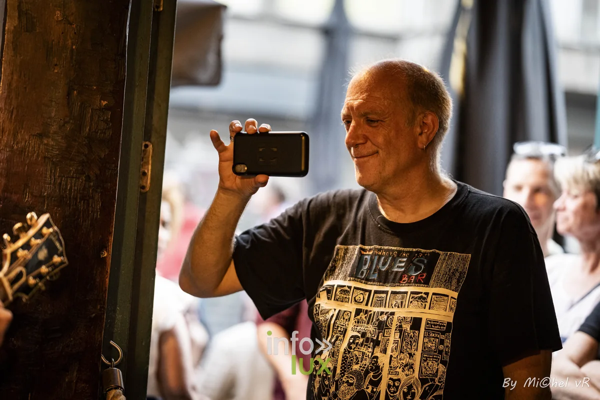 Bruno Deneckere et Kathleen Vandenhoudt en concert au Café Bizon — Brussels Jazz Weekend 2026 Day One, photo 8 par Michel van Rhijn