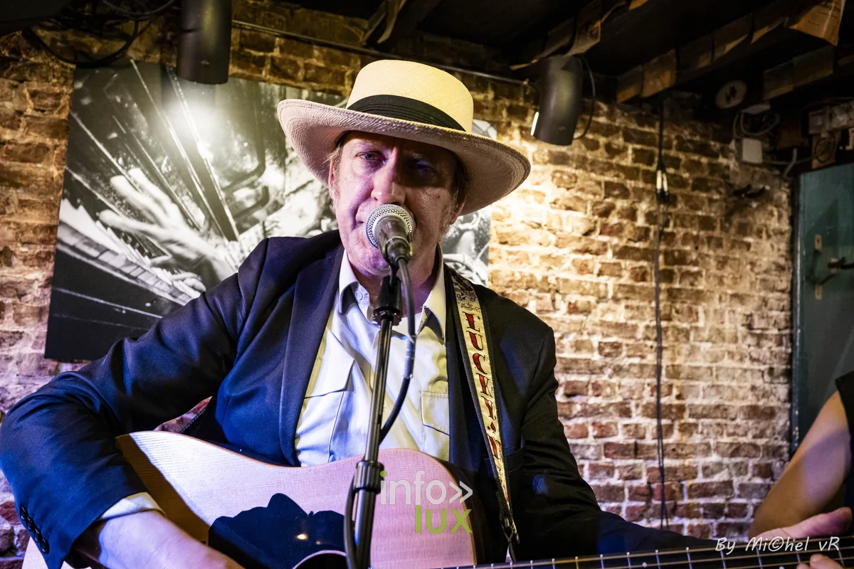 Bruno Deneckere et Kathleen Vandenhoudt en concert au Café Bizon — Brussels Jazz Weekend 2026 Day One, photo 18 par Michel van Rhijn
