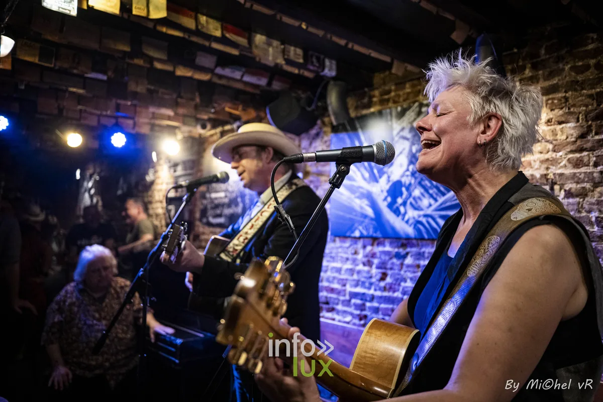 Bruno Deneckere et Kathleen Vandenhoudt en concert au Café Bizon — Brussels Jazz Weekend 2026 Day One, photo 19 par Michel van Rhijn