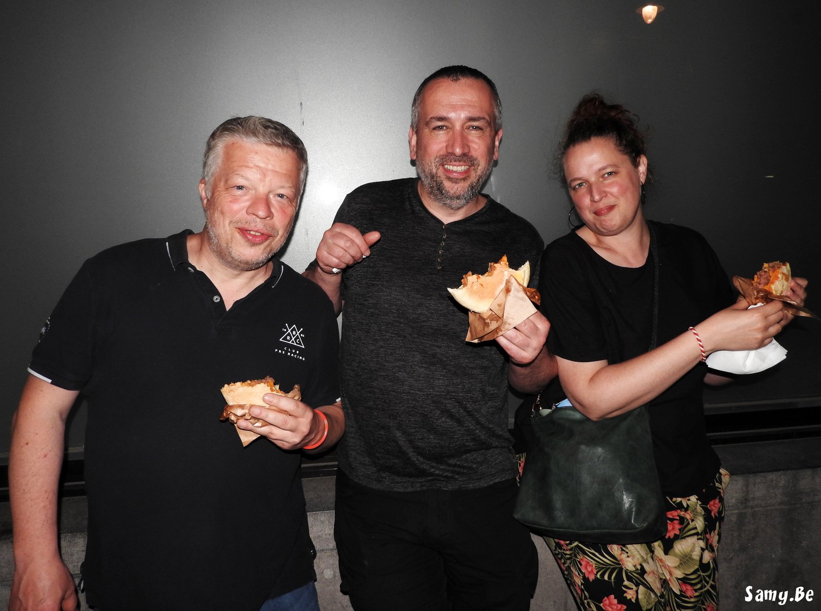 Festivaliers profitant de l'ambiance du Doudou 2026 a Mons