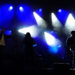 Le groupe Mr Cover au complet sur la scene de la Grand-Place de Mons pour l'ouverture du Doudou 2026