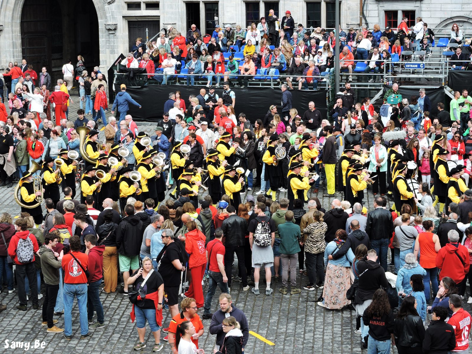 Brass band fanfare musiciens lors de la Procession du Car d'Or