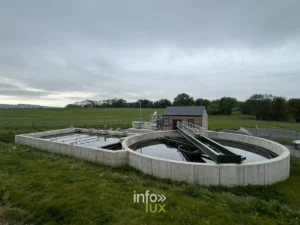 Clarificateur de la nouvelle station d'epuration d'Udange a Arlon, traitement par boues activees, mai 2026