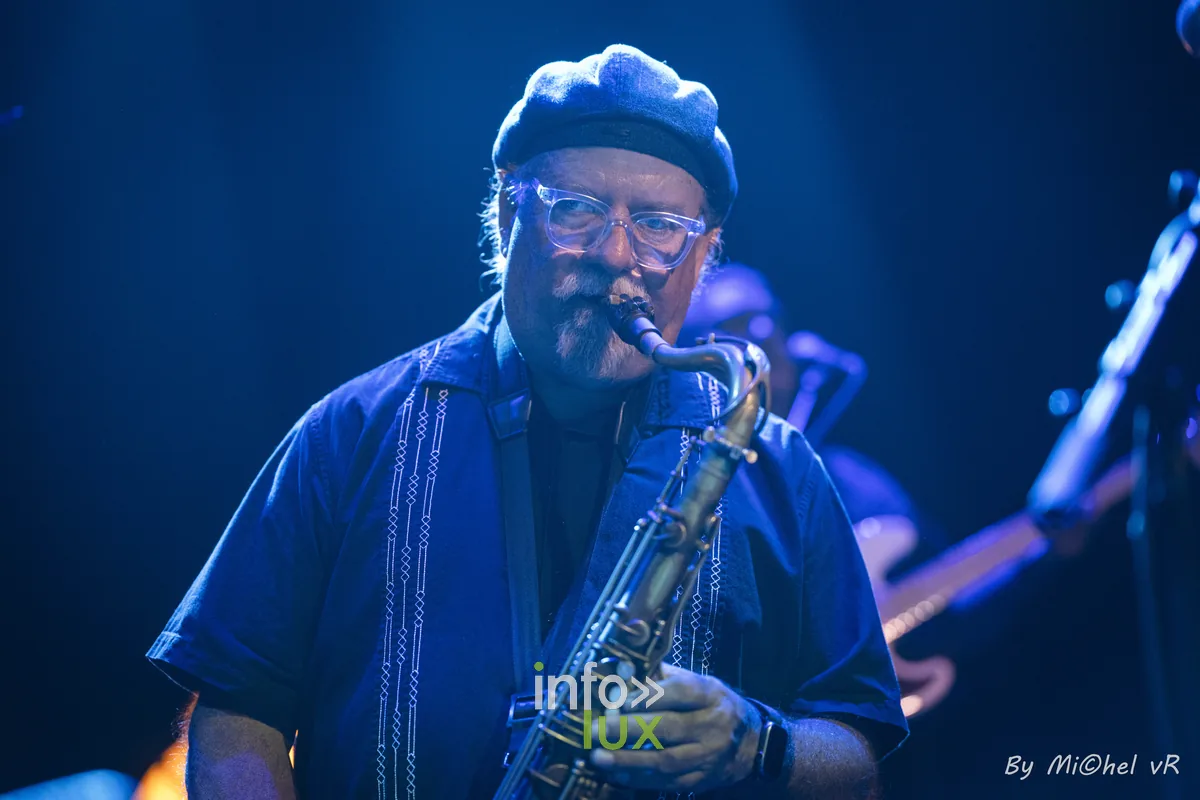 War en concert a De Centrale (Gand), 27 mai 2026 — 50th Anniversary Tour, photo 21 par Michel van Rhijn