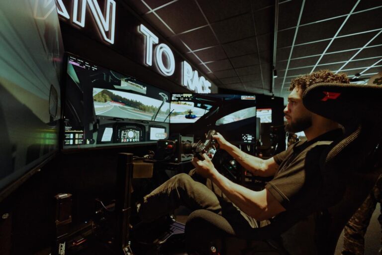 Gembloux > Gaming > LapTime, salon de Sim Racing et bien plus