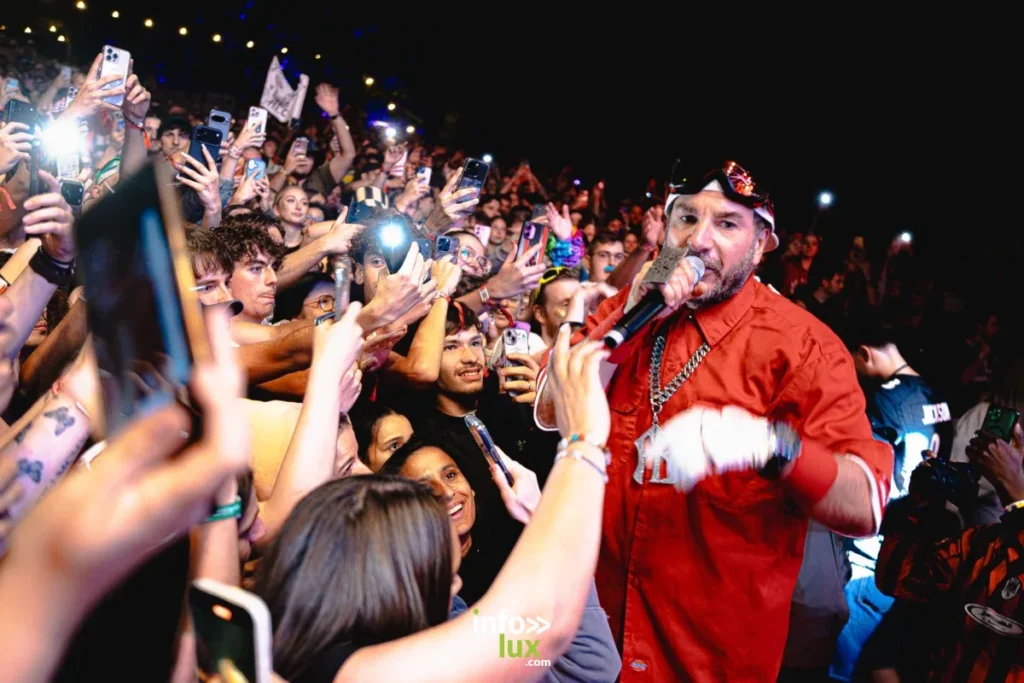 <strong>Entre humour, nostalgie et énergie communicative, Fatal Bazooka a offert l'un des moments les plus déjantés du week-end aux Francofolies Esch/Alzette.</strong><br>
Crédit photo : <a href="https://instagram.com/florianruspini.pics" target="_blank">Florian Ruspini</a>