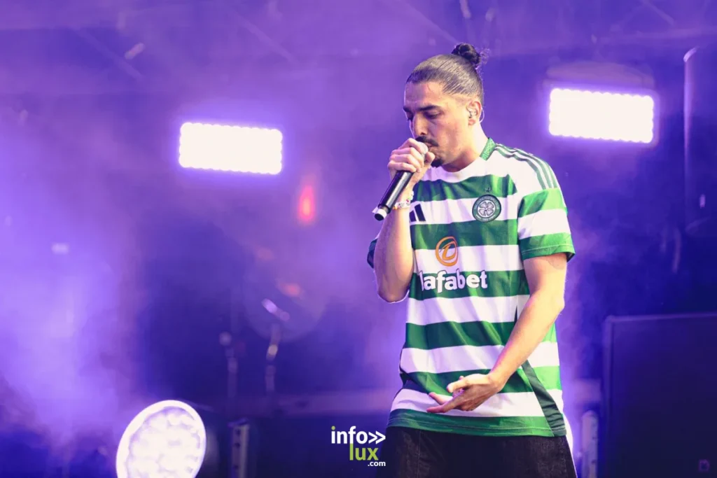 <strong>Accompagné cette année par La Fabrik des Francofolies, Dori a confirmé toute l'étendue de son talent lors d'une prestation sincère et chargée d'émotion sur la Clairière.</strong><br>
Crédit photo : <a href="https://instagram.com/florianruspini.pics" target="_blank">Florian Ruspini</a>