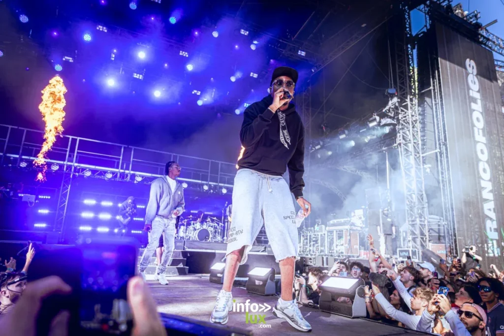 <strong>L2B a parfaitement lancé la grande journée rap du samedi avec une énergie débordante et une Bat Stage déjà survoltée dès les premières minutes.</strong><br>
Crédit photo : <a href="https://instagram.com/florianruspini.pics" target="_blank">Florian Ruspini</a>