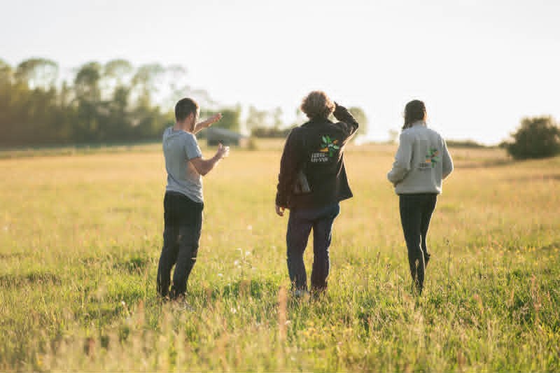 À Chassepierre, le Festival des artistes met en lumière l'engagement de Mathieu Mathay pour une agriculture durable.