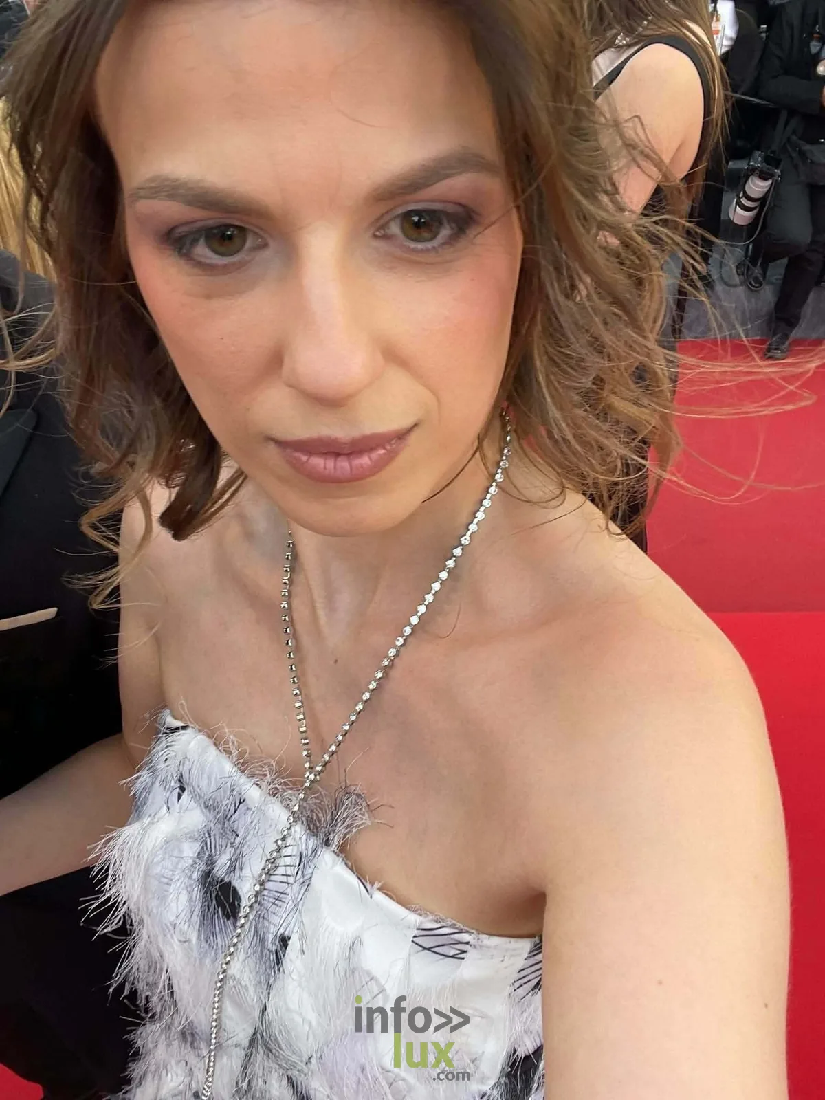 Audrey Chabotier en gros plan à Cannes 2026, détail de la robe de l’Atelier Séverine M