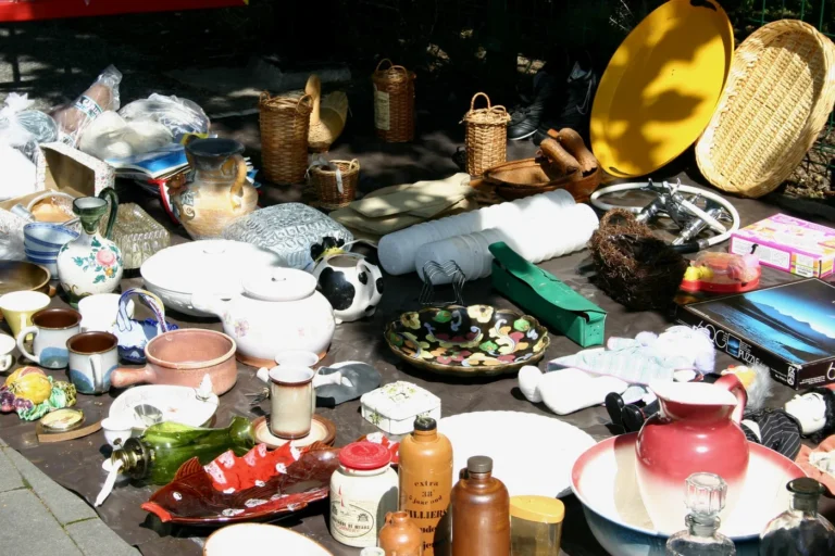 La Roche-en-Ardenne > Marché > Brocante des Bidasses