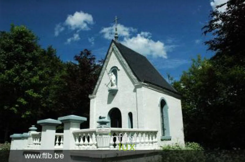 La chapelle de Bonhomme dans son cadre forestier