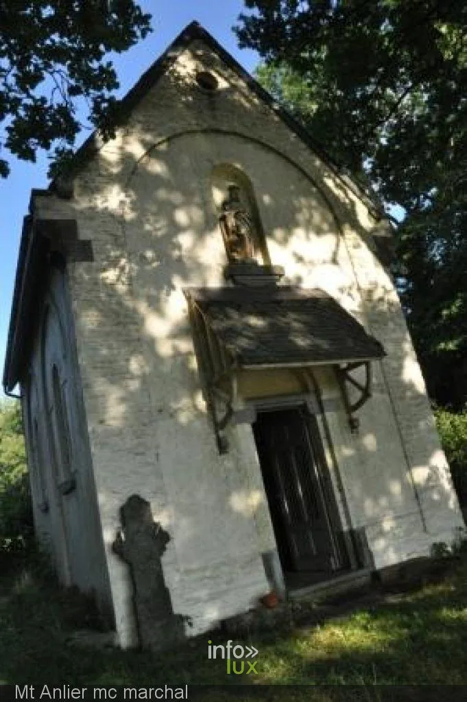 La chapelle de l'Espérance à la sortie de Léglise