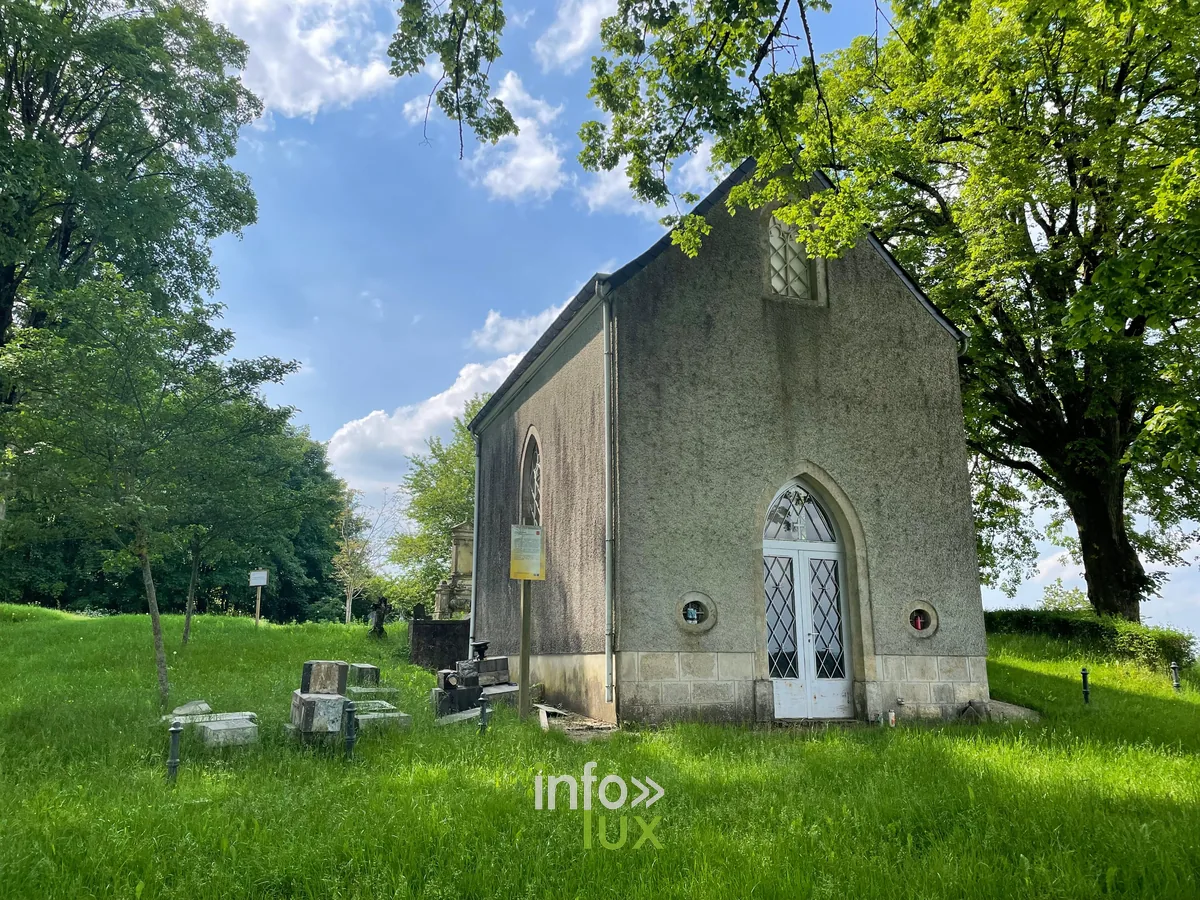 Les abords de la chapelle de la Klaus et ses pierres tombales