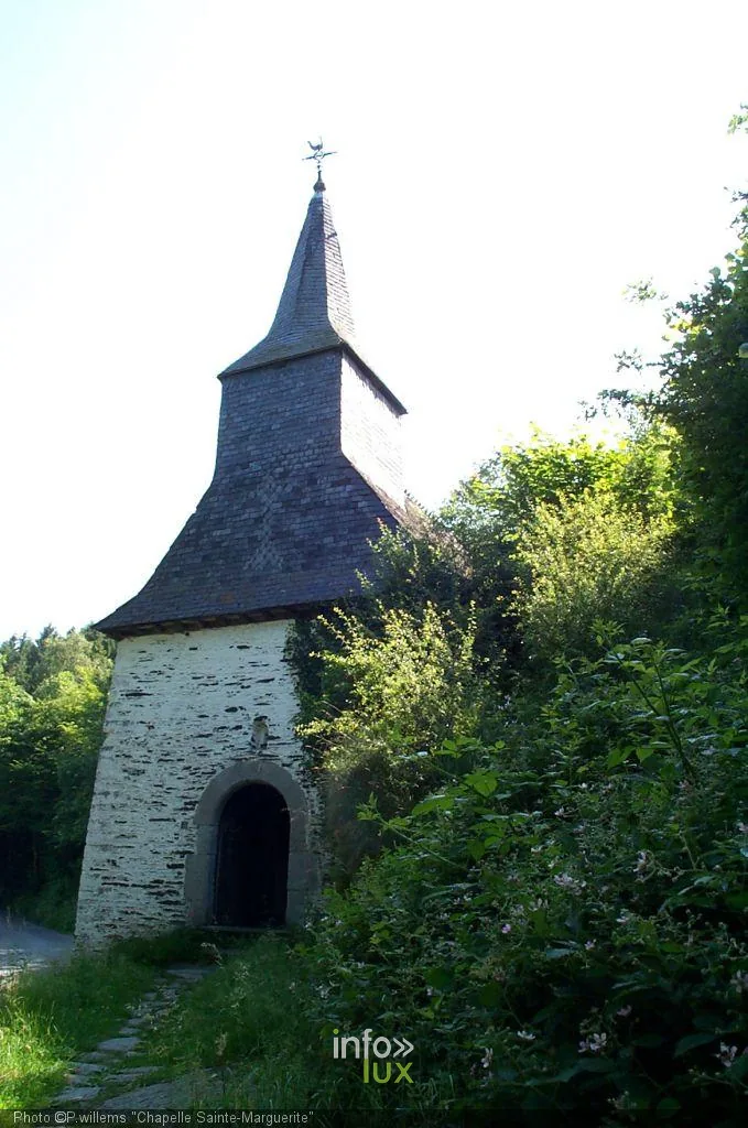 La chapelle Sainte-Marguerite et sa rampe taillée dans le rocher