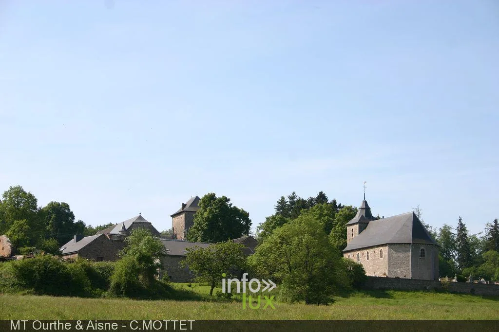 La chapelle Saint-Remi de Fisenne dans son village, Erezée