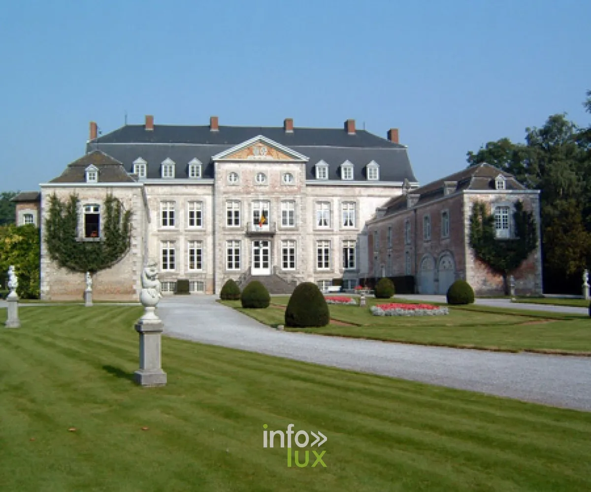 Le château classique de Waleffe et son parc de 10 hectares à Faimes