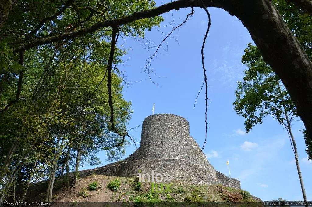 Panorama sur la Semois depuis les ruines d'Herbeumont