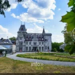 La façade néogothique du château de Petite Somme (Radhadesh) à Septon, Durbuy