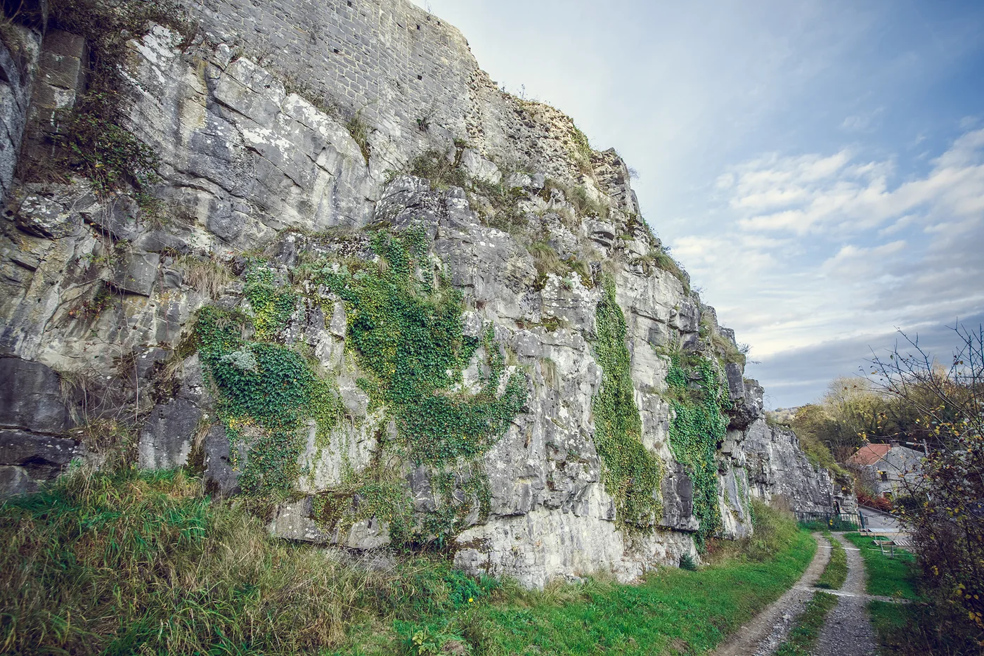Château féodal de Moha — Wanze Château féodal de Moha a Wanze, province de Liege
