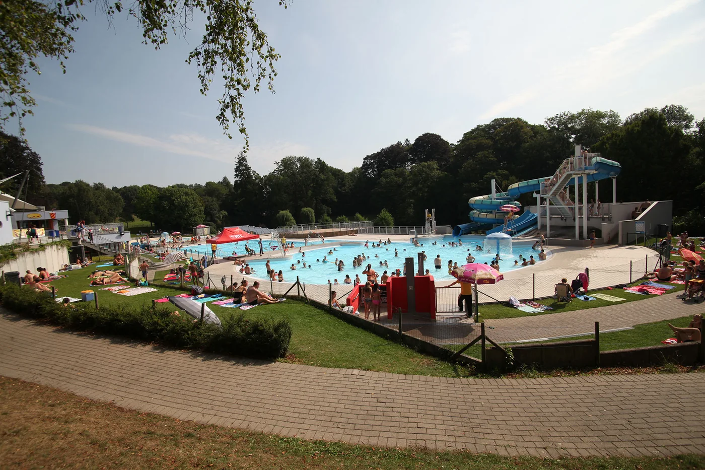 Complexe de Piscines du Domaine Provincial de Wégimont — Soumagne Complexe de Piscines du Domaine Provincial de Wégimont a Soumagne, province de Liege